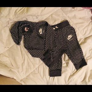 Nike Toddler Girls Zip Up Hoodie and Capris